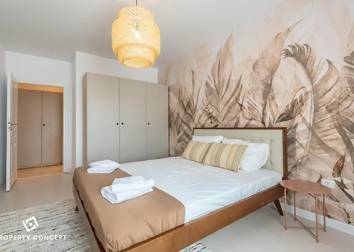 Central Spacious Apartment 1006