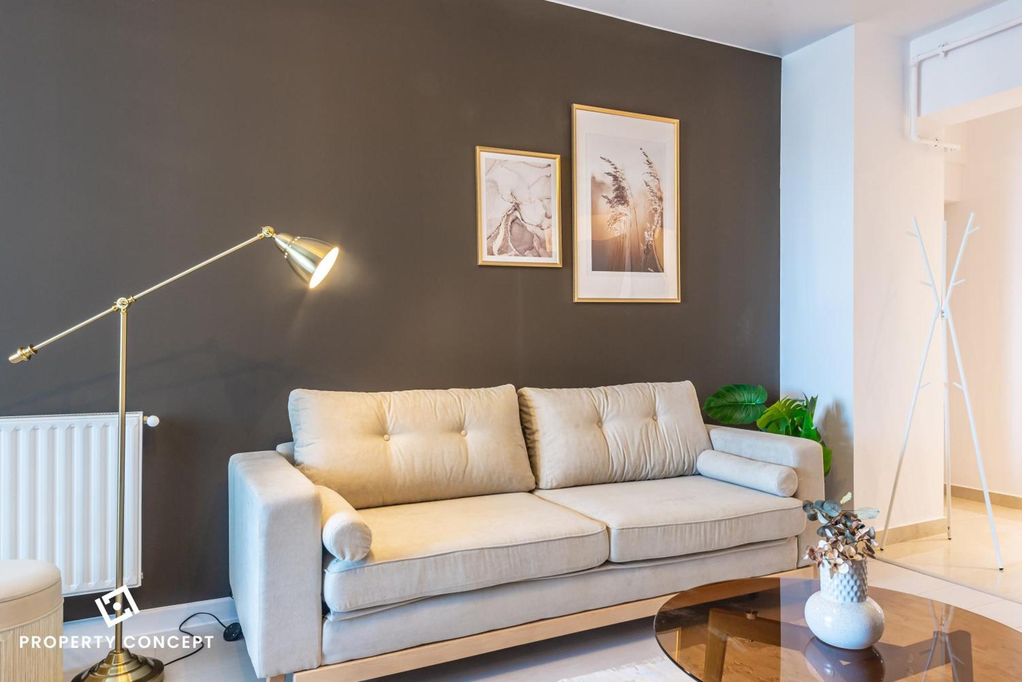 Spacious 1006 Apartment