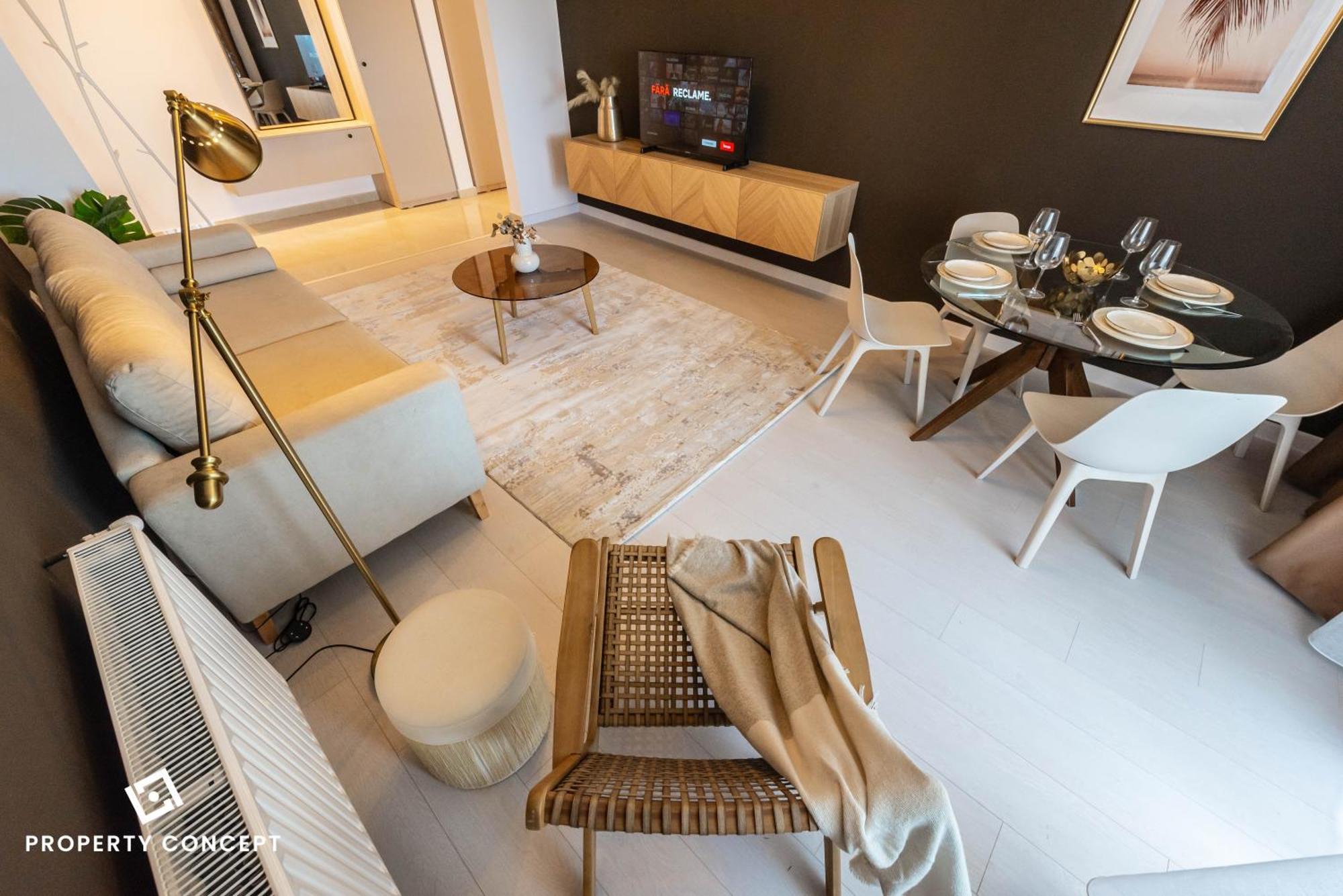 Spacious 1006 *